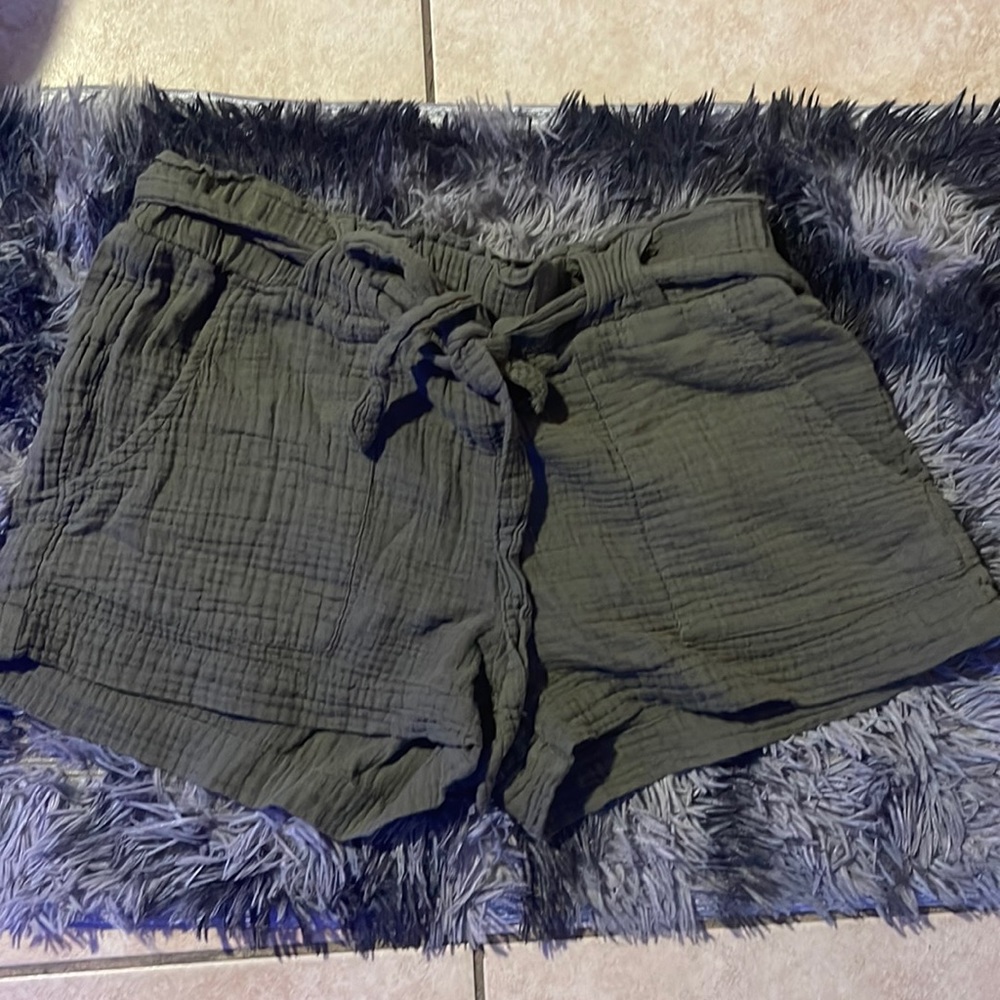 Large olive green Indigo Rein short very good condition wore once